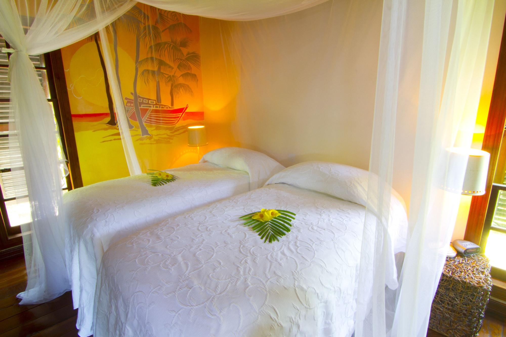 Le Phare Bleu Boutique Hotel And Marina St. George's Экстерьер фото
