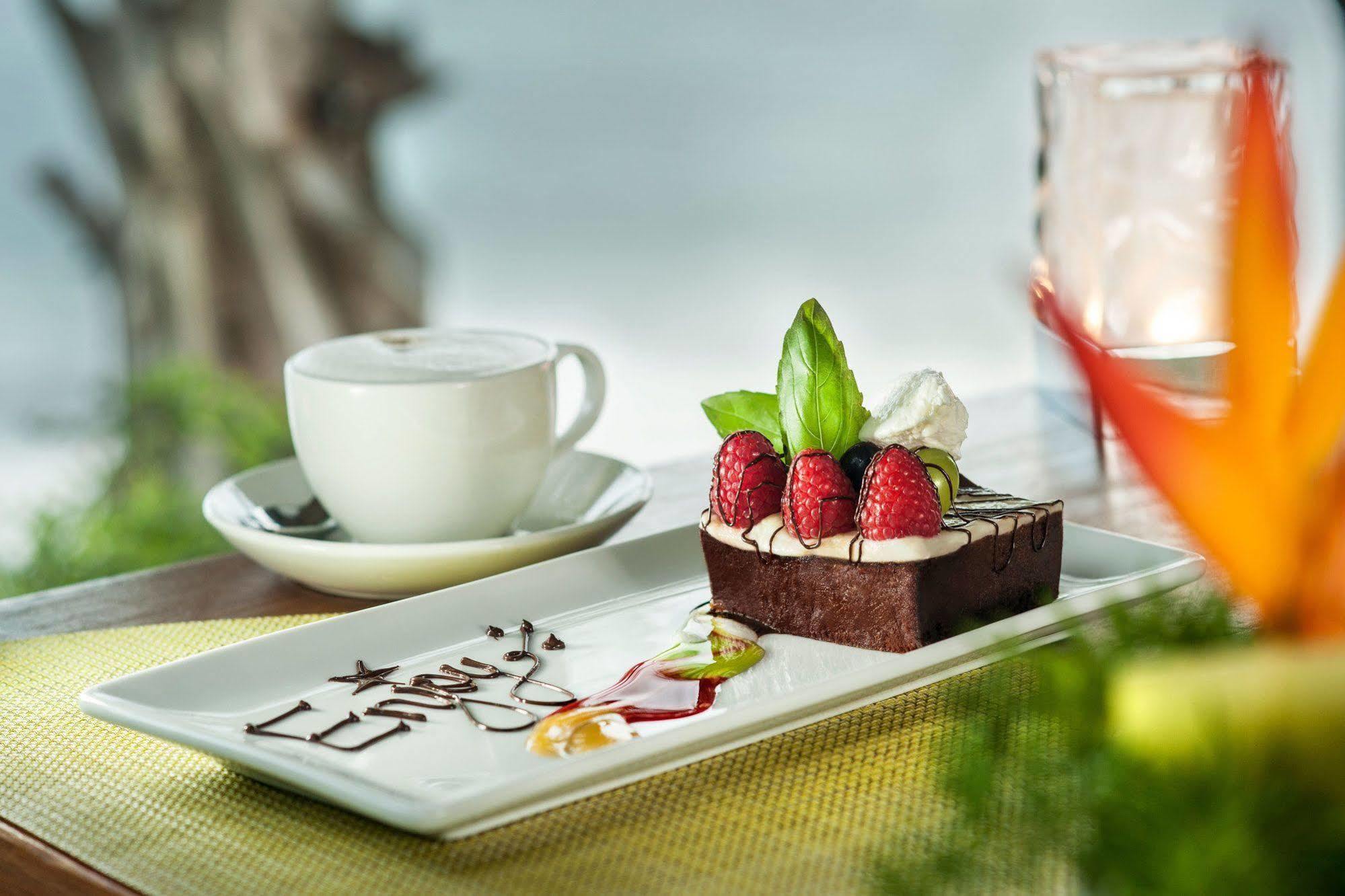 Le Phare Bleu Boutique Hotel And Marina St. George's Экстерьер фото